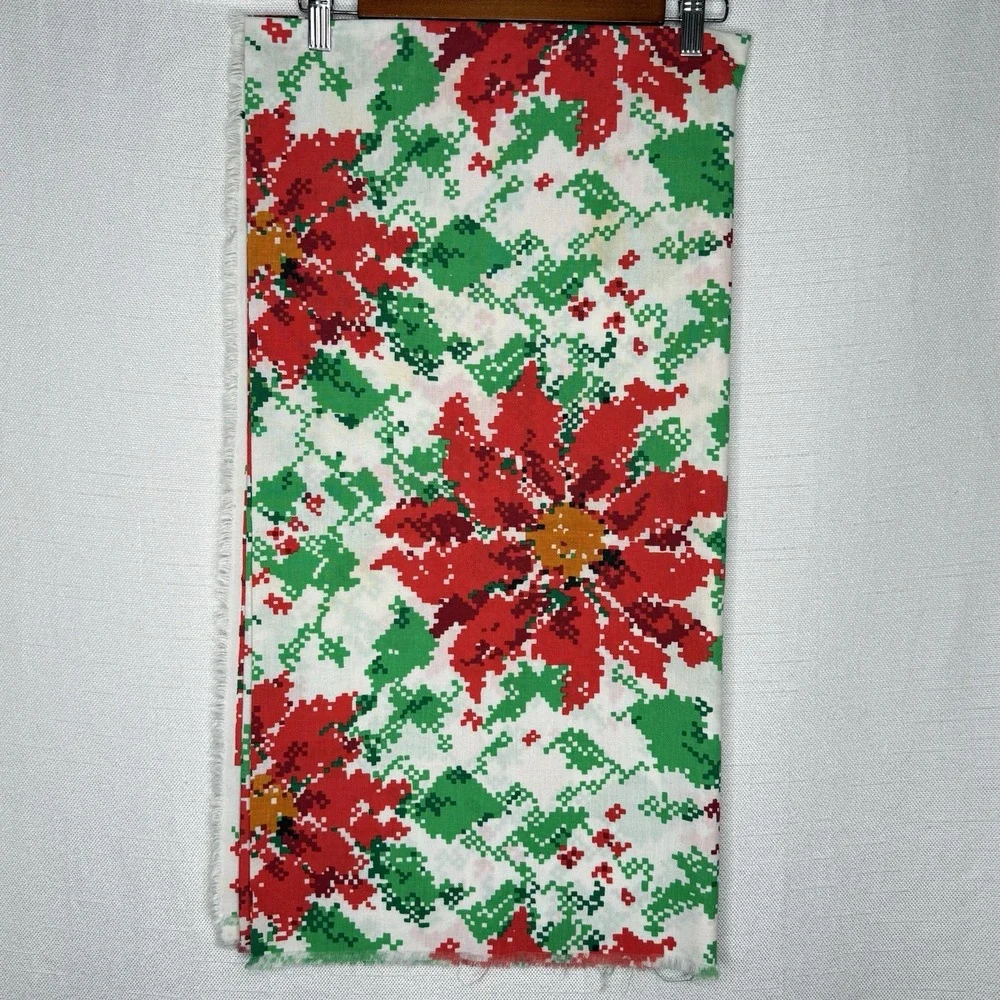 VTG Christmas Poinsettia Floral Novelty Cotton Fabric 57x60 (1.5 Yd) Holiday‎